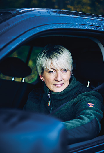Monika Lauer-Reiter sitting in a car (photo)