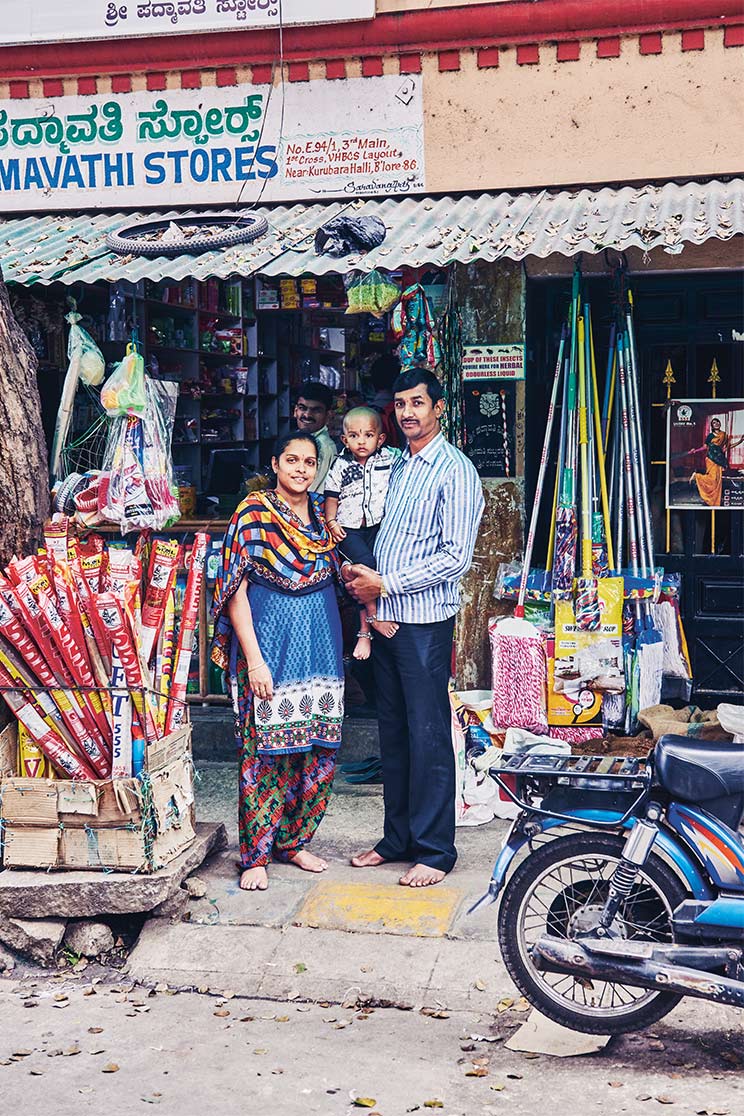 Kirana store owner Prakash V. with his family (photo)