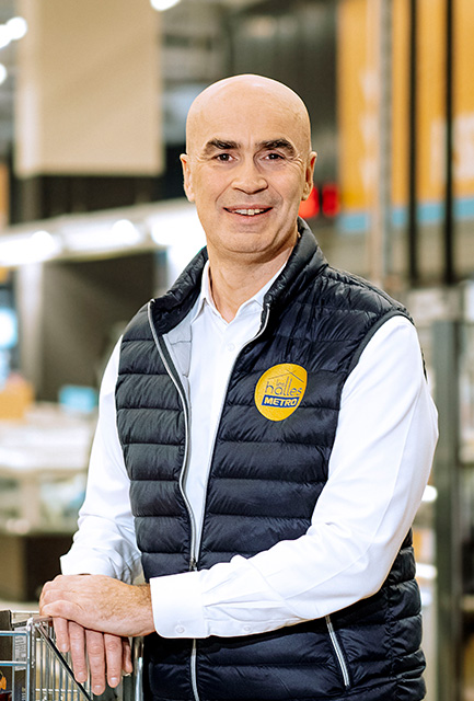 Claude Sarrailh – Chief Customer & Merchandise Officer (Photo)