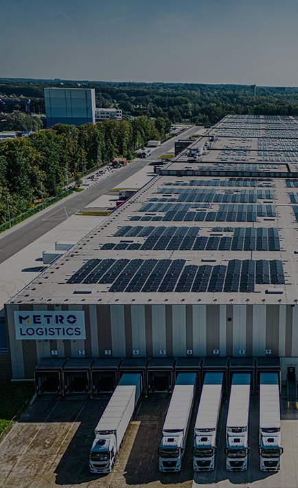 The image features a large distribution center of METRO, with a big solar panel array on the roof.