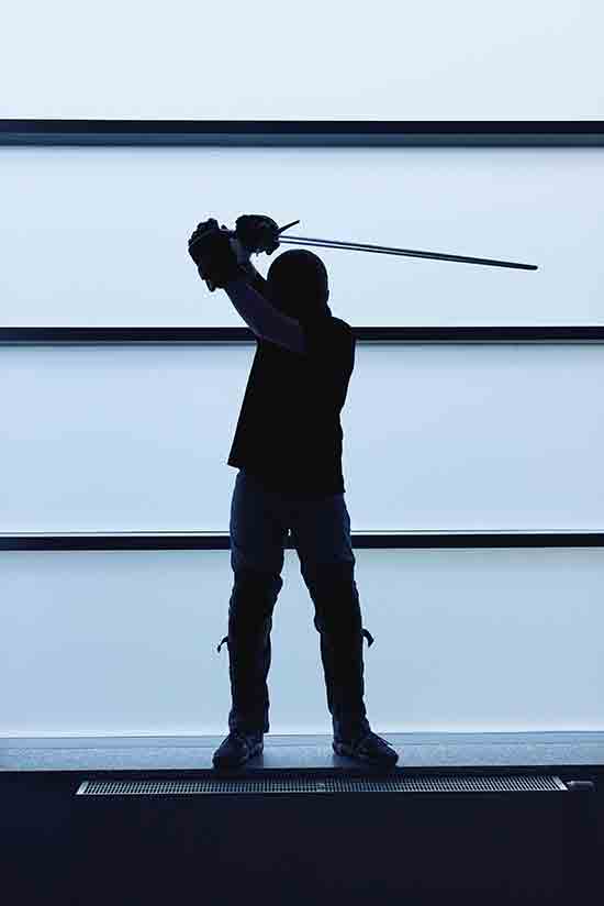 Boris Kalesse at sword fighting training (photo)